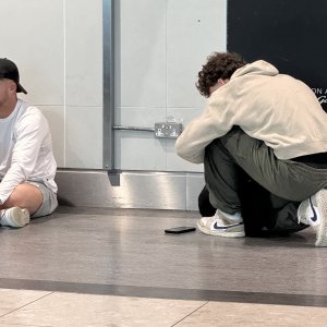 Device Charging Floor Airports 1